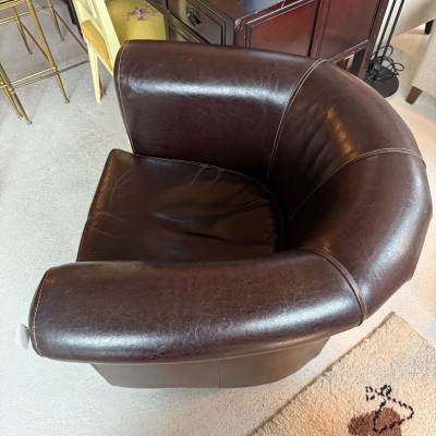 Fauteuil en cuir brun – Image 3
