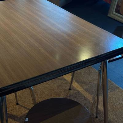 Table Formica avec rallonges brune – Image 4