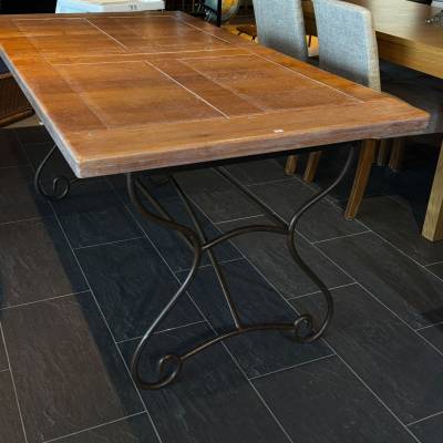 Table bois massif pied fer forgé – Image 3