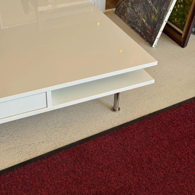 Table basse blanche avec tiroirs – Image 3
