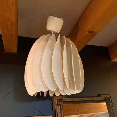 Lampadaire en suspension blanc – Image 3