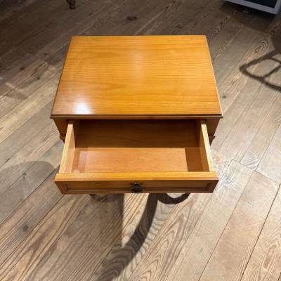 Table de nuit en bois – Image 2