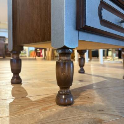 Meuble bas gris et bois – Image 4