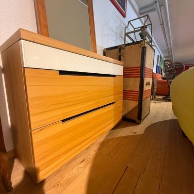 Meuble blanc et brun – Image 3