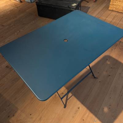 Table extérieur bleu pliable – Image 3