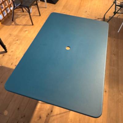Table extérieur bleu pliable – Image 4