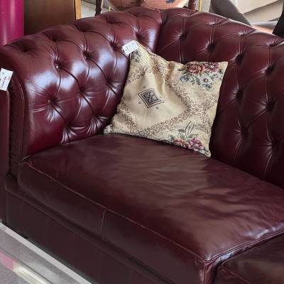 Canapé 3 places Chesterfield cuir – Image 2