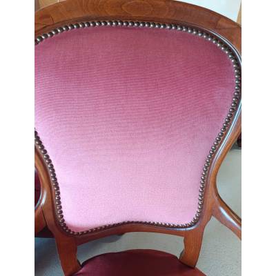 Chaise d'époque cloutées rouge – Image 4