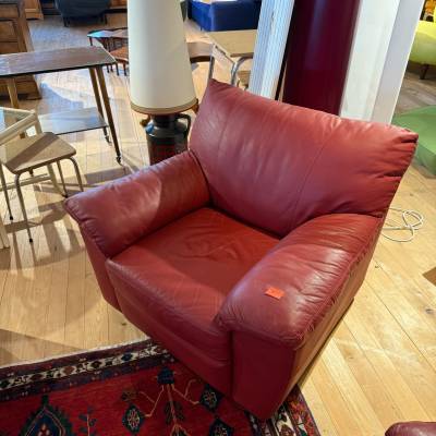 Fauteuil rouge en cuir – Image 3