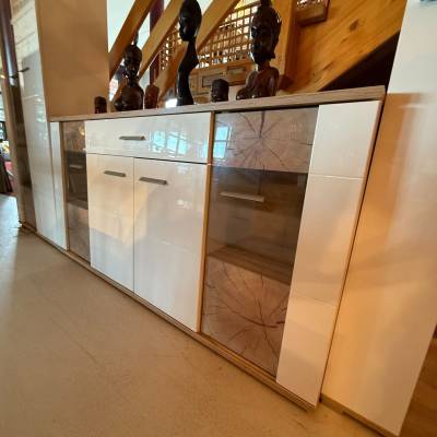 Meuble bas blanc et bois – Image 3
