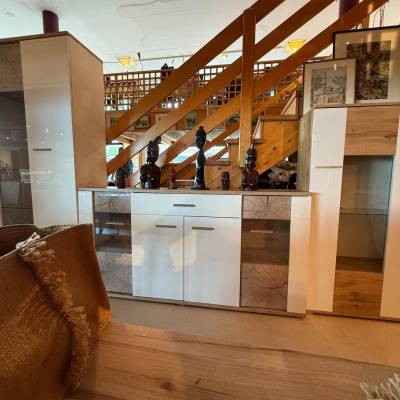 Meuble bas blanc et bois – Image 2