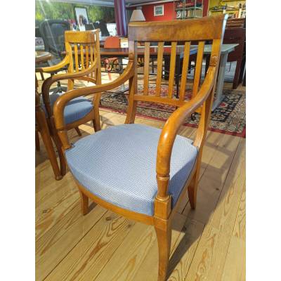 Chaise vintage en bois bleu ciel – Image 3