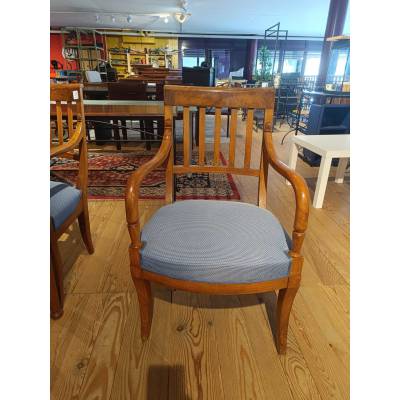 Chaise vintage en bois bleu ciel – Image 2
