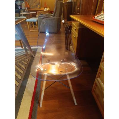 Chaise en plexiglas – Image 2