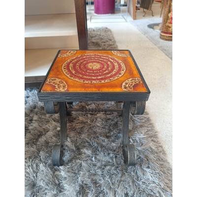 Ancien petit porte-plante en fer forgé avec carreau